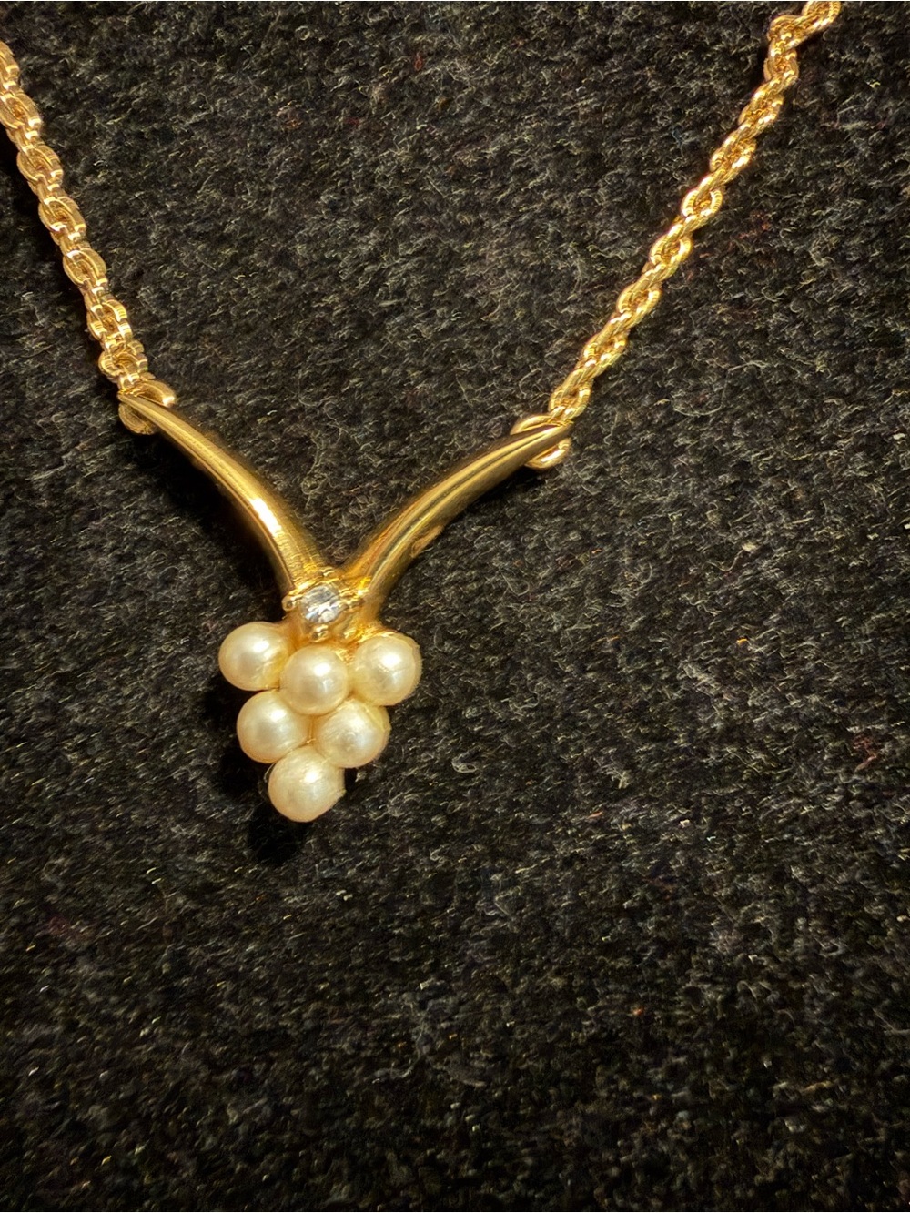 Christian Dior Faux Pearl Rhinestone Gold Tone V Necklace - Picture 2 of 7